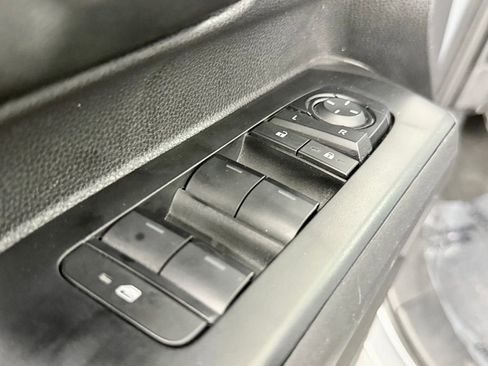 Certified 2025 Toyota Tacoma SR5 image 18