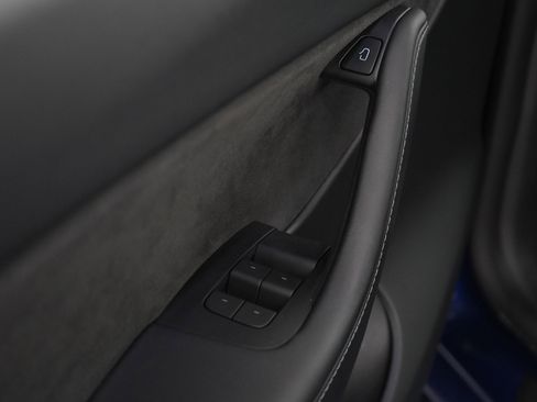 Used 2022 Tesla Model Y Long Range image 16