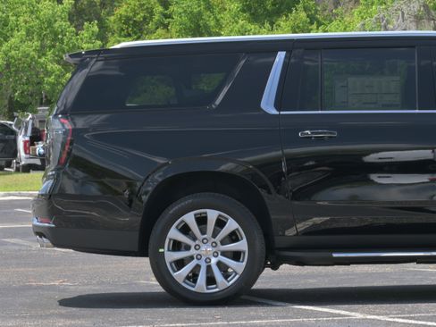 New 2026 Chevrolet Suburban Premier AWD/4WD image 5