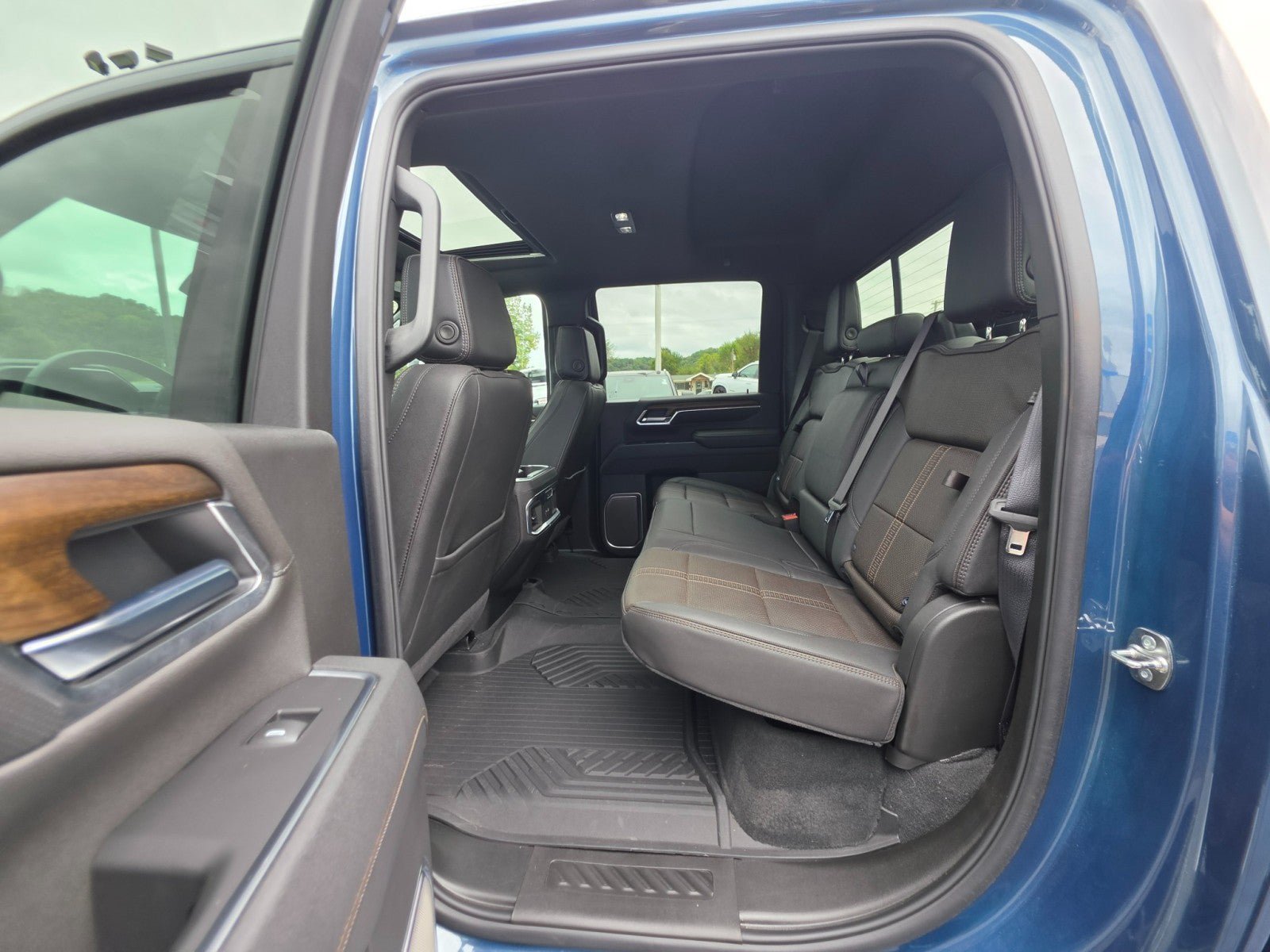 Used 2025 Chevrolet Silverado 2500 High Country w/ High Country Premium Package AWD/4WD image 22