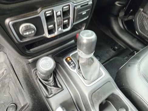 Used 2020 Jeep Wrangler Unlimited Sahara AWD/4WD image 30