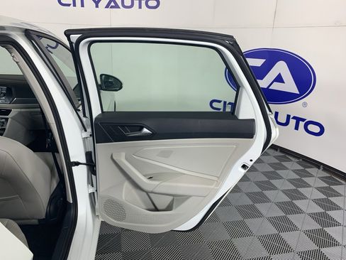 Used 2023 Volkswagen Jetta SE image 36