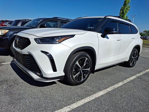 Used 2022 Toyota Highlander XSE AWD/4WD image 3