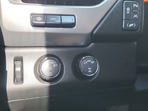 Used 2017 Chevrolet Suburban Premier image 28