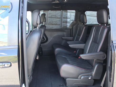 Used 2018 Dodge Grand Caravan GT image 33