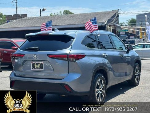 Used 2021 Toyota Highlander XLE AWD/4WD image 6