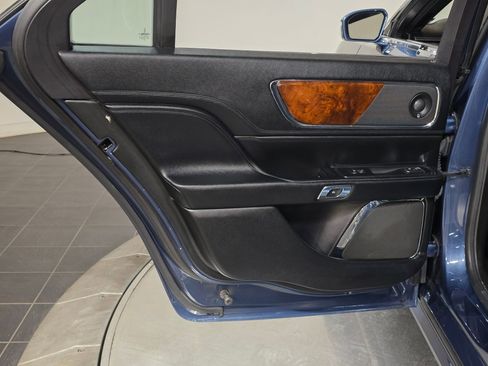 Used 2018 Lincoln Continental Reserve image 48