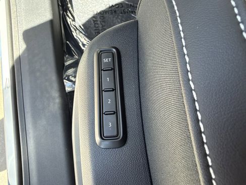 Used 2025 Volkswagen Tiguan SEL R-Line AWD/4WD image 34