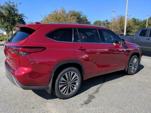 Used 2022 Toyota Highlander Platinum AWD/4WD image 4