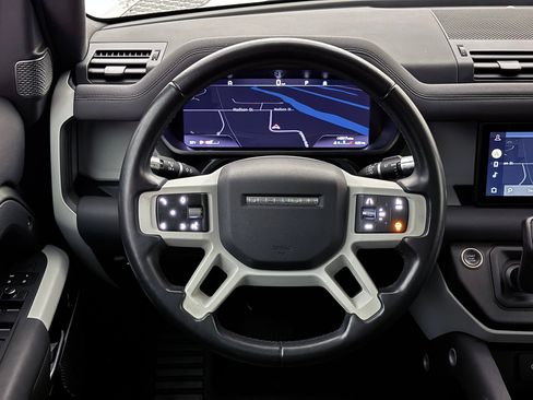 Used 2020 Land Rover Defender 110 First Edition image 32
