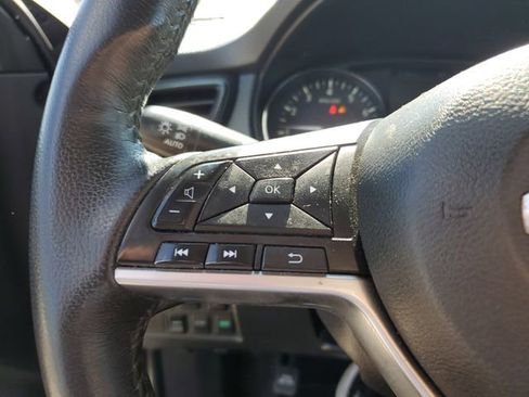 Used 2018 Nissan Rogue SV AWD/4WD image 14