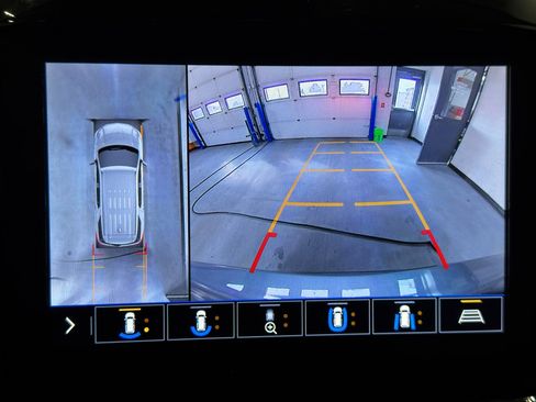 Used 2020 Chevrolet Traverse LT w/ LT Premium Package image 30