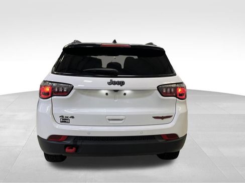 Used 2025 Jeep Compass Trailhawk AWD/4WD image 4