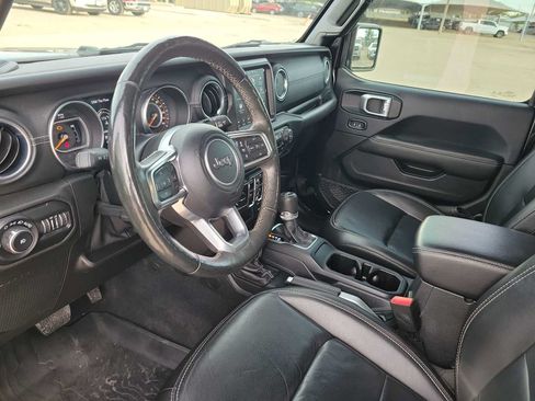 Used 2019 Jeep Wrangler Unlimited Sahara AWD/4WD image 10