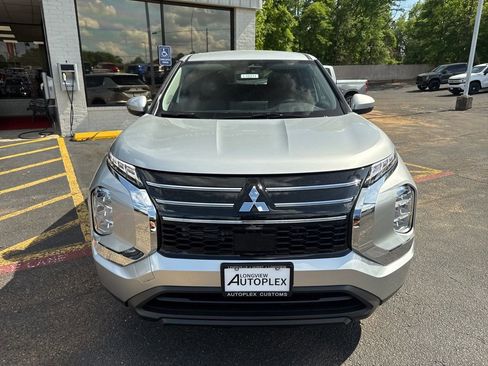 New 2026 Mitsubishi Outlander ES FWD image 3