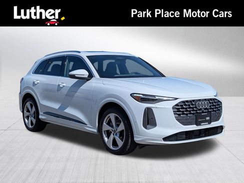 Certified 2025 Audi Q5 Prestige AWD/4WD image 1