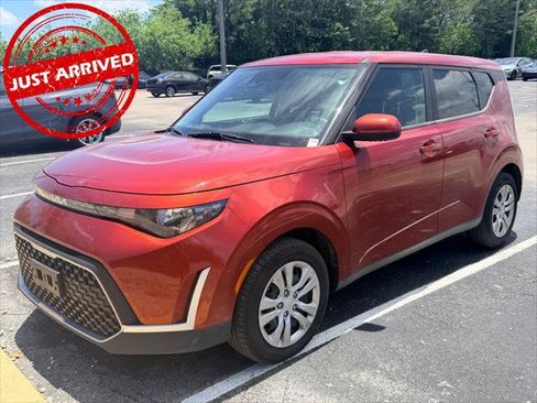 Used 2023 Kia Soul LX FWD image 2