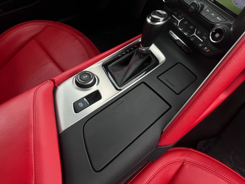 Used 2016 Chevrolet Corvette Z06 w/ 3LZ Preferred Equipment Group image 38