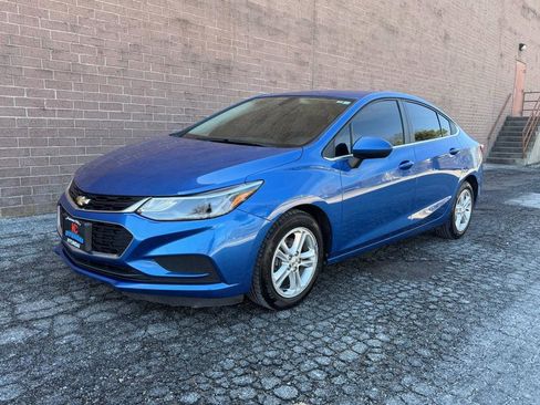 Used 2018 Chevrolet Cruze LT w/ Convenience Package image 1