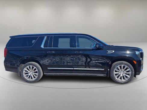 Used 2022 GMC Yukon XL Denali image 12