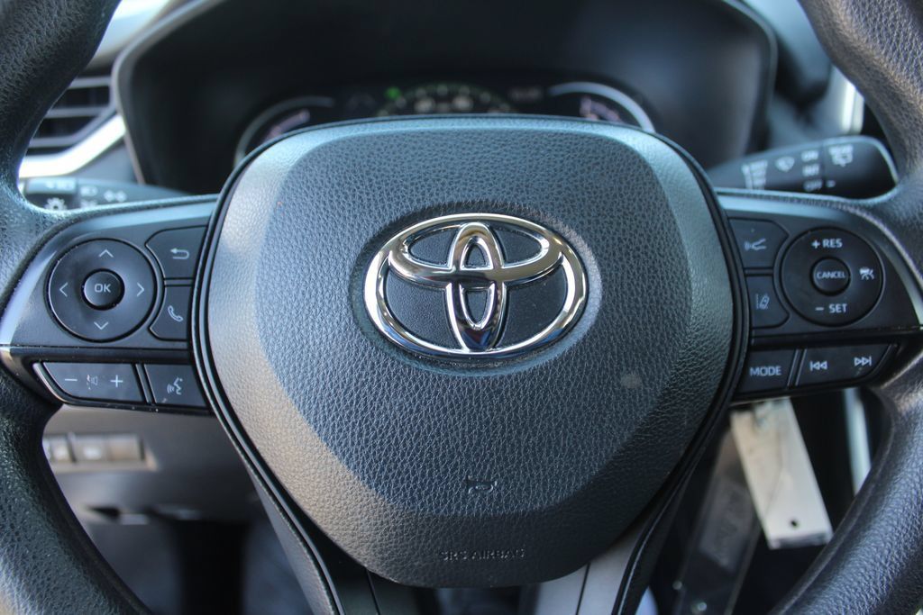 Used 2024 Toyota RAV4 LE AWD/4WD image 25