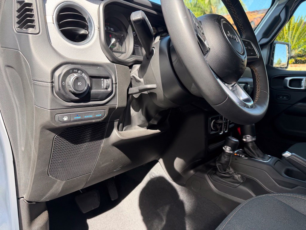 Used 2024 Jeep Wrangler Unlimited Sahara AWD/4WD image 21