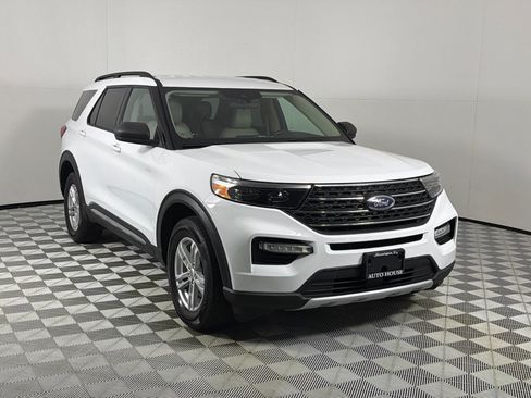 Used 2022 Ford Explorer XLT w/ Equipment Group 202A AWD/4WD image 3