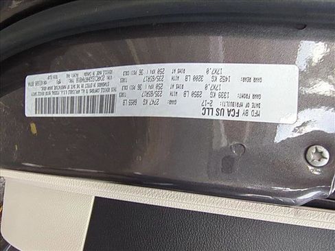 Used 2017 Chrysler Pacifica Touring-L Plus image 27