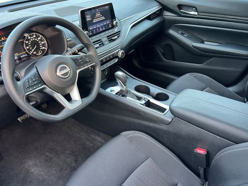 Used 2025 Nissan Altima 2.5 SV image 12