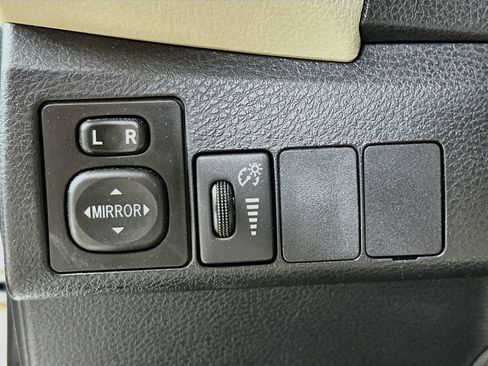 Used 2014 Toyota Corolla LE FWD image 12
