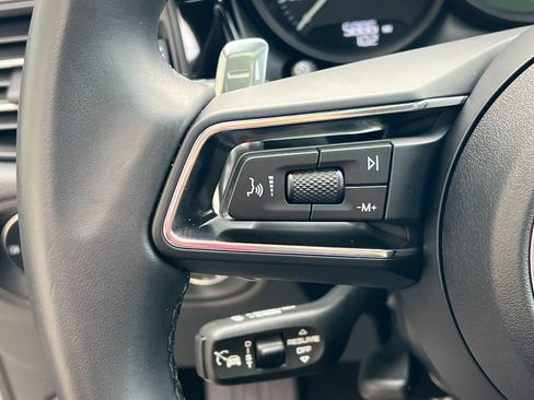 Certified 2025 Porsche Macan image 27