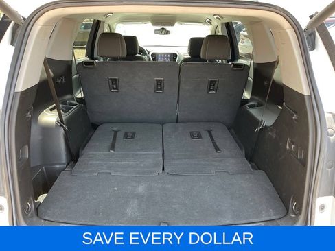 Used 2023 GMC Acadia SLE w/ Driver Convenience Package FWD image 6
