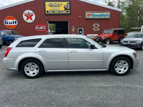 Used 2005 Dodge Magnum SE RWD image 3