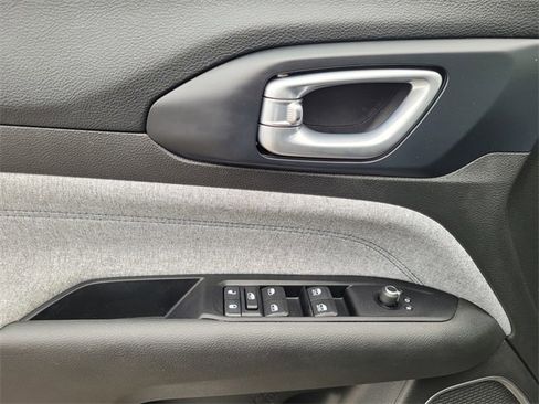 Used 2022 Jeep Compass Latitude image 21