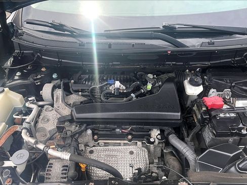 Used 2018 Nissan Rogue SV AWD/4WD image 9
