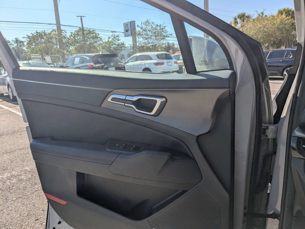 Used 2026 Kia Sportage EX FWD image 39