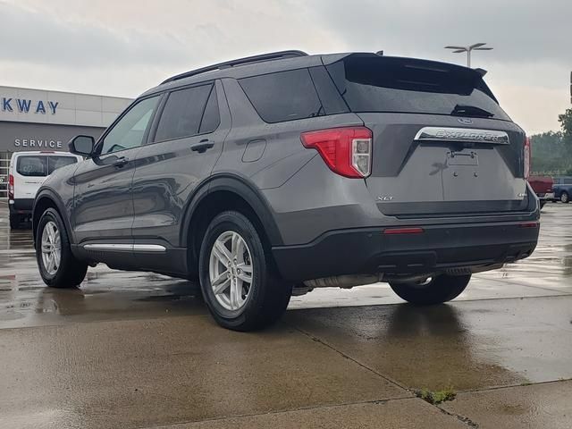 Used 2024 Ford Explorer XLT AWD/4WD image 8