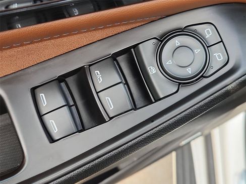 Used 2020 Chevrolet Traverse High Country FWD image 24