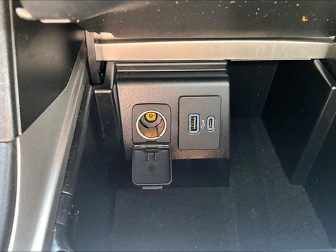Used 2021 Ford Explorer 2WD image 32