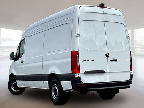 Used 2025 Mercedes-Benz Sprinter 2500 image 4