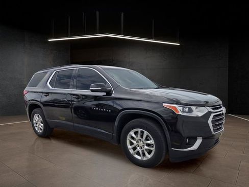 Used 2021 Chevrolet Traverse LT FWD image 1