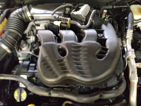 Used 2016 Chrysler 200 C w/ Navigation & Sound Group I image 30