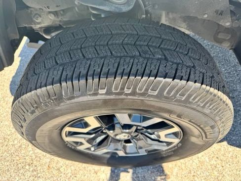 Used 2020 Toyota Tacoma TRD Sport w/ Technology Package AWD/4WD image 18
