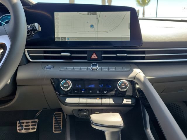 Certified 2025 Hyundai Elantra SEL FWD image 15