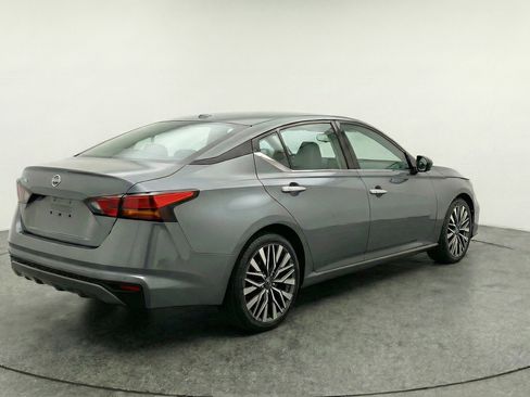 Used 2025 Nissan Altima 2.5 SV image 9
