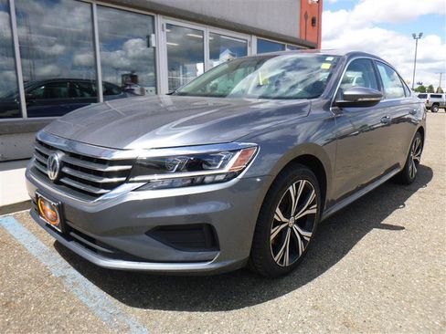 Used 2022 Volkswagen Passat 2.0T SE FWD image 1