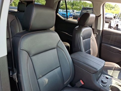 Used 2020 Chevrolet Traverse LT w/ LT Premium Package AWD/4WD image 13