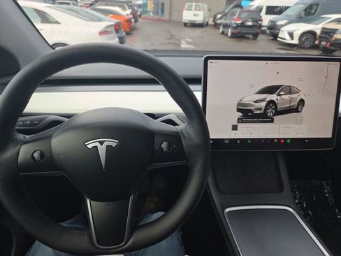 Used 2023 Tesla Model Y Long Range image 27