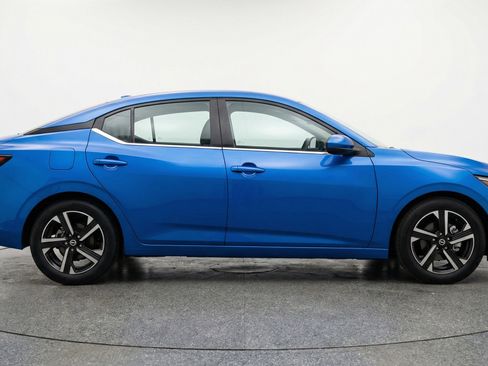 Used 2025 Nissan Sentra SV image 11
