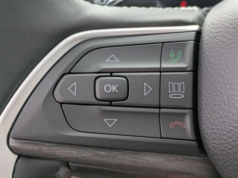 New 2025 Jeep Grand Cherokee Limited w/ Black Appearance Package image 16